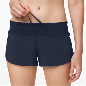 Lululemon “Speed Up Shorts 2.5”